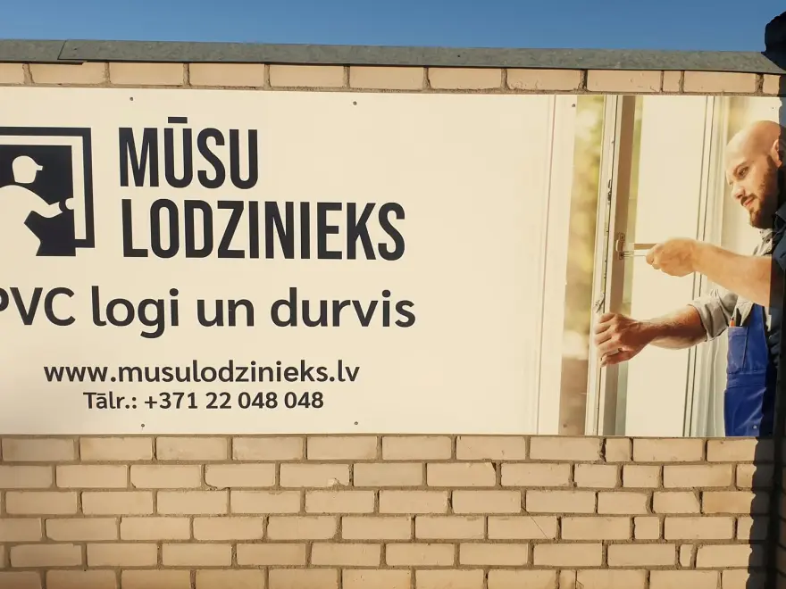 Mūsu Lodzinieks biroja izkārtne Aizkrauklē - PVC logi un durvis